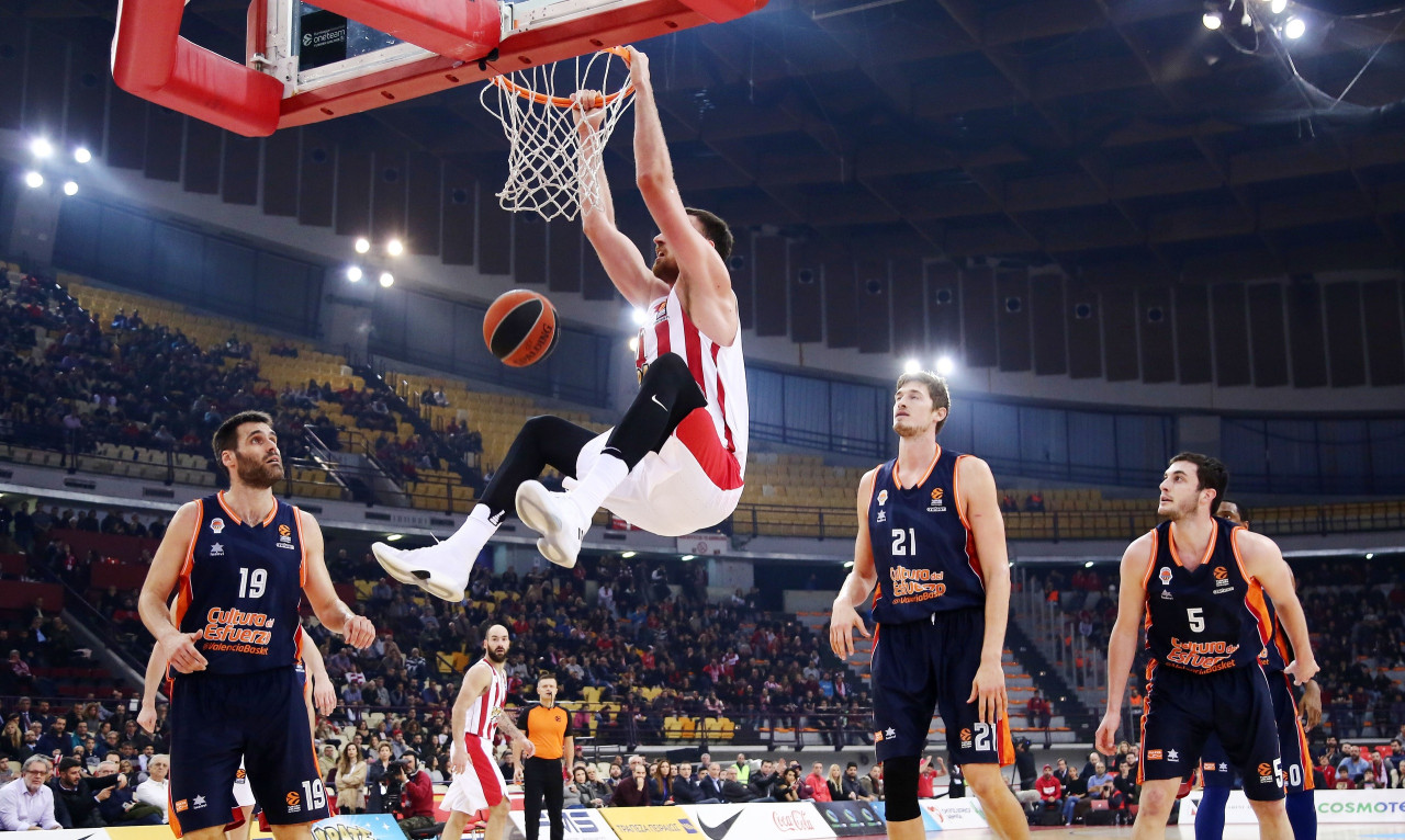 «Ξύπνησε» στο τέλος ο Ολυμπιακός, 80-70 τη Βαλένθια