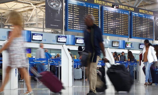 Συναγερμός στο Ελ. Βενιζέλος – Αυτή είναι η γυναίκα που προκάλεσε πανικό (pics)