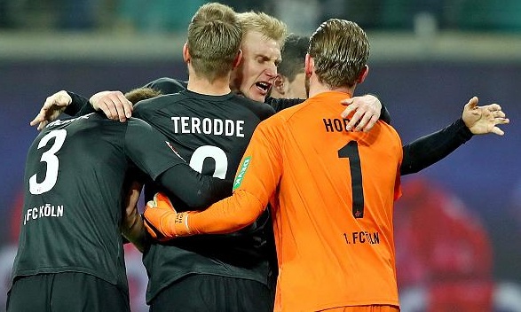 «Διπλό» με ανατροπή η Κολωνία