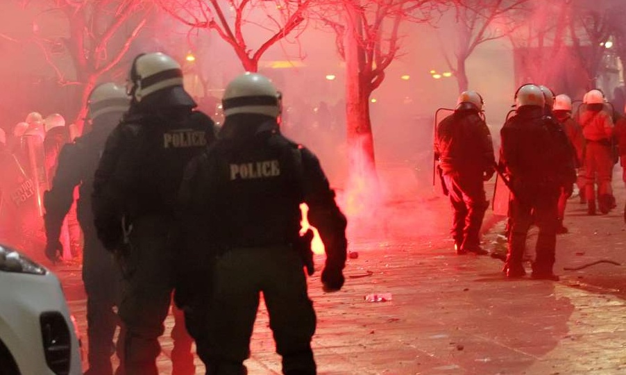 ΠΑΟΚ-Ολυμπιακός: Επεισόδια έξω από την Τούμπα