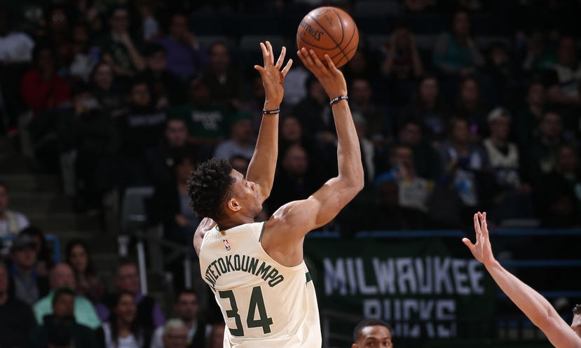 NBA: Έτσι «δίπλωσε» ο Αντετοκούνμπο με Πέισερς! (video)