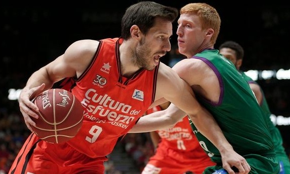 Με φόρα η Εστουντιάντες