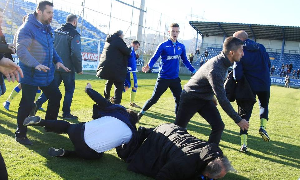 Επεισόδιο στην Τρίπολη: Πιάστηκαν στα χέρια Καλτσάς-Κωνσταντινίδης! (photos)