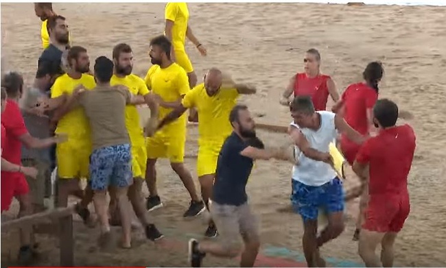 Κακός χαμός στο Survivor: Πιάστηκαν στα χέρια Τούρκοι-Ρουμάνοι  - Το βίντεο που δεν είδαμε ποτέ!