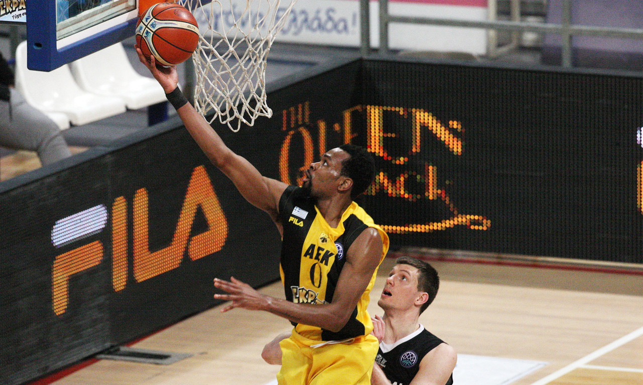 Το τρίποντο του Πάντερ για το… μπασκετικό θαύμα της ΑΕΚ! (video)