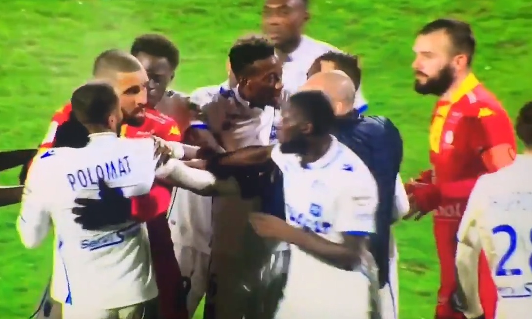 Πλακώθηκαν μεταξύ τους οι παίκτες της Οσέρ! (video)