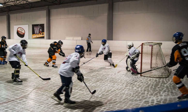 Απίστευτο: Μπουνιές σε αγώνα... παιδικού πρωταθλήματος χόκεϊ! (video)