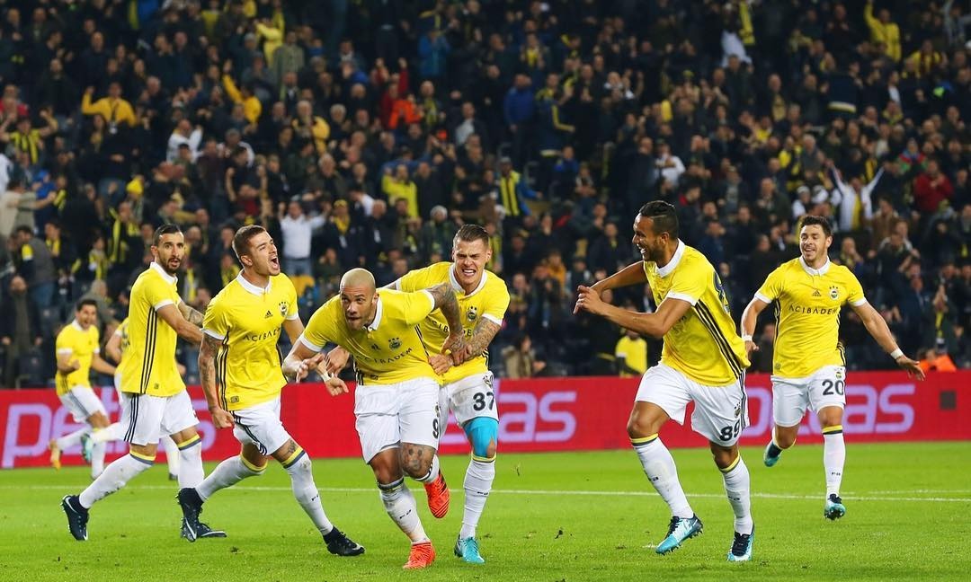 Φεύγει με διπλό η Φενέρ