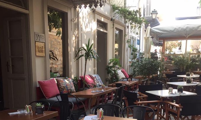Για ποιοτικό πρωινό στη Σύρο, μόνο Yiantes coffee and more…