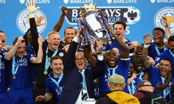 Ο πρόεδρος της Λέστερ έχει γενέθλια και μοιράζει δώρα!