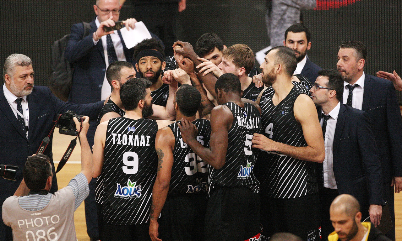 Σπόντα με άρωμα Τούμπας στο ΟΑΚΑ: «Τελειώσαμε; Μην σφυρίξει κανένα οφσάιντ ο Κομίνης»