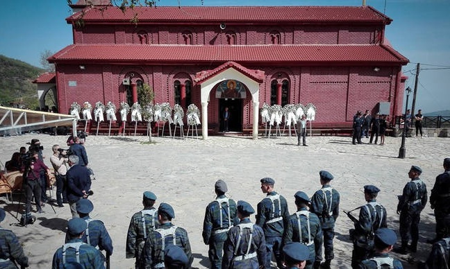 Γιώργος Μπαλταδώρος: Σε λαϊκό προσκύνημα η σορός του ήρωα Σμηναγού (photos+video)