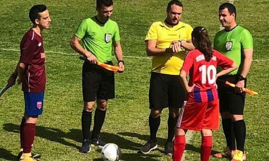 Η πρώτη κοπέλα αρχηγός σε ανδρική ομάδα!