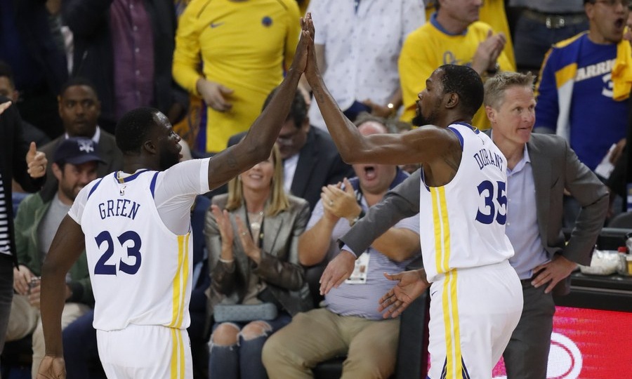 NBA: Στα ημιτελικά Ουόριορς και Σίξερς (videos)