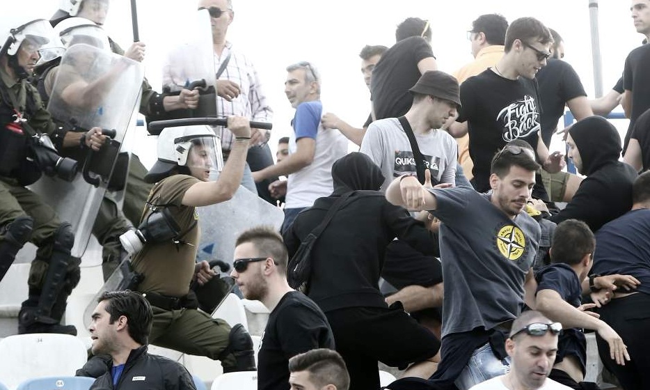 Επεισόδια στο «Ελ Πάσο», ξύλο μεταξύ οπαδών και αστυνομίας (photos)