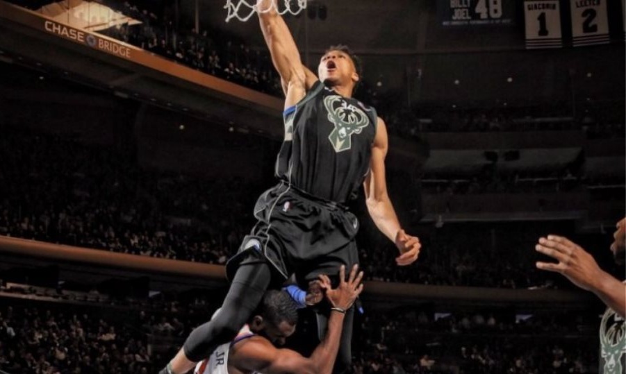 NBA: Ο Αντετοκούνμπο έκανε το κάρφωμα της χρονιάς! (video)