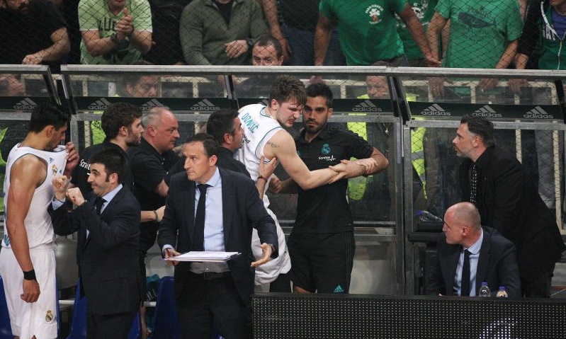 Final Four 2018: Στις… πινακίδες για μια μπάλα ο Ντόντσιτς (video)