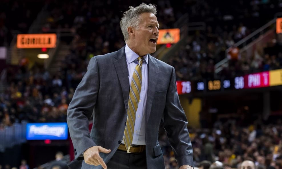 Σίξερς: Παραμονή για Μπράουν