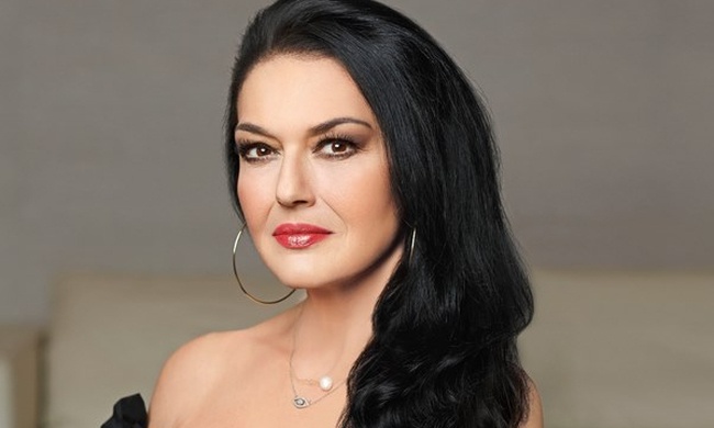 Το ξέσπασμα της Φιλίνη: «Με 'λιθοβολεί' γιατί έπαιξα σε βιντεοταινίες που αποκαλεί 'βιντεομπούρδες'»