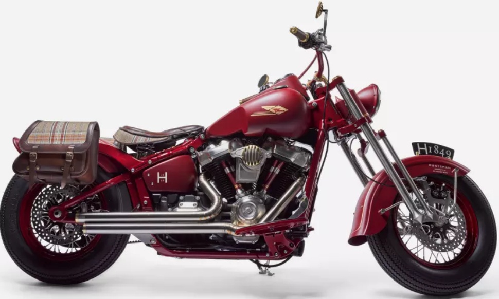 Αυτή η Harley είναι ένα σούπερ σέξι, βαθύ κόκκινο «μωρό»
