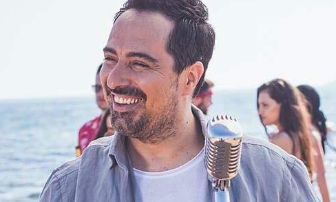 «Έρωτας είσαι» : 1.000.000 σε 20 μέρες - Ο Μάκης Δημάκης στο hit του καλοκαιριού!