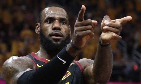 ΝΒΑ: Αγωνία για ΛεΜπρόν Τζέιμς