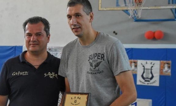 Στην Κάλυμνο, κοντά στα παιδιά, ο Δημήτρης Διαμαντίδης