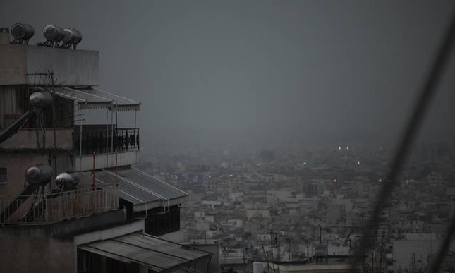 Κεραυνοί, αστραπές και καταιγίδες σαρώνουν την Αττική - Στο «μάτι» της κακοκαιρίας η Αθήνα