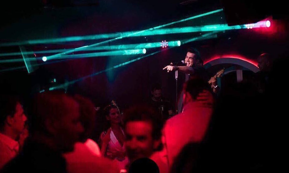 Ο Βασίλης Δήμας πρωταγωνιστεί στη Μύκονο