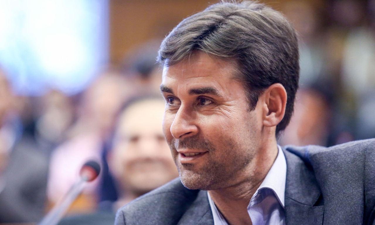 Φωτιά – Τσιάρτας: «Καμία παραίτηση παίζει...;»