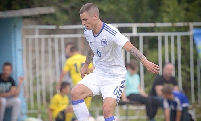 Τρελό βρίσιμο Βράνιες σε οπαδό του Ολυμπιακού «Γαμ@@ κι εσύ κι ο Λάζαρος»! (photo)