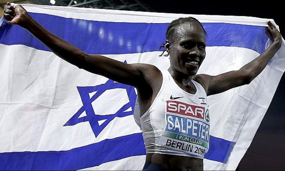 Η γκάφα της χρονιάς! Δρομέας νόμιζε πως τερμάτισε, ένα γύρο πριν το τέλος (video)