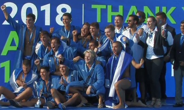 Η απονομή του χρυσού μεταλλίου στην Εθνική Εφήβων (video)