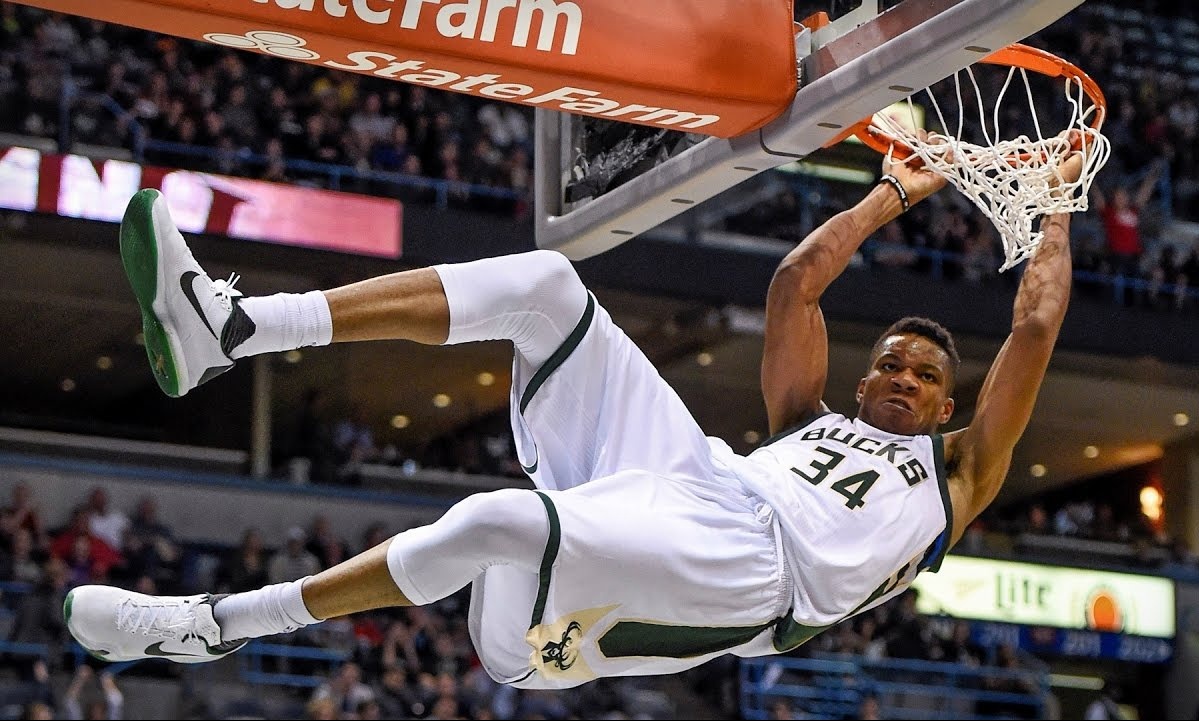 NBA: Στιγμές μαγείας! Οι τρομερές καρφωματάρες του Γιάνναρου! (video)