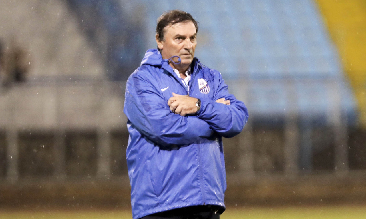 Λαμία: Στην πόρτα της εξόδου ο Τεννές!