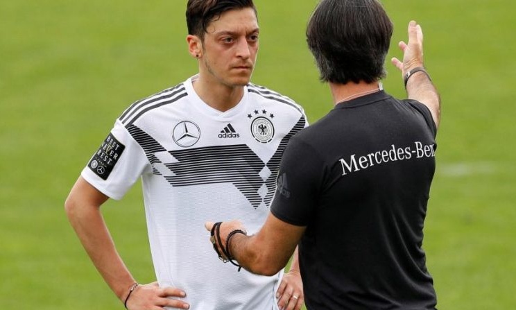 Ξεκάθαρος ο Λεβ για Οζίλ: «Έκλεισε μόνος του την πόρτα στην εθνική Γερμανίας» (photos)