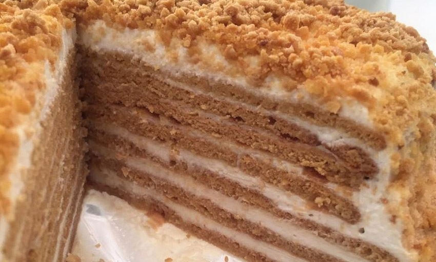 Συνταγή για εύκολη τούρτα με μέλι και γιαούρτι