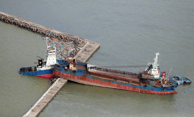 Ιαπωνία: Τραγικός ο απολογισμός από το πέρασμα του τυφώνα Τζέμπι (photos&vid)