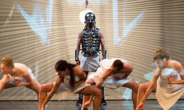 Σάλος στο Βέλγιο: «Μας καλούσε σπίτι του και μας ταπείνωνε σεξουαλικά μπροστά στα μάτια όλων» (vid)