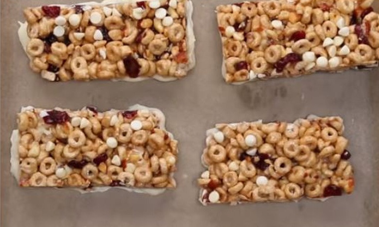 Μπάρες δημητριακών και άλλα 4 σνακ για μετά το σχολείο που μπορείς να φτιάξεις εύκολα