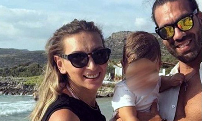 Λαμπερή βάπτιση στη Μάνη για τον γιο της Χαλκιά! Η Κορομηλά και οι πλάκες του Μουζουράκη!