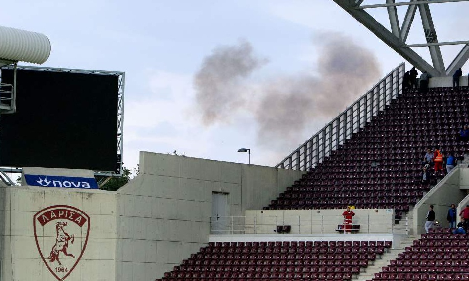 ΑΕΛ-Παναιτωλικός: Ένταση και δακρυγόνα στο AEL FC Arena (photos)