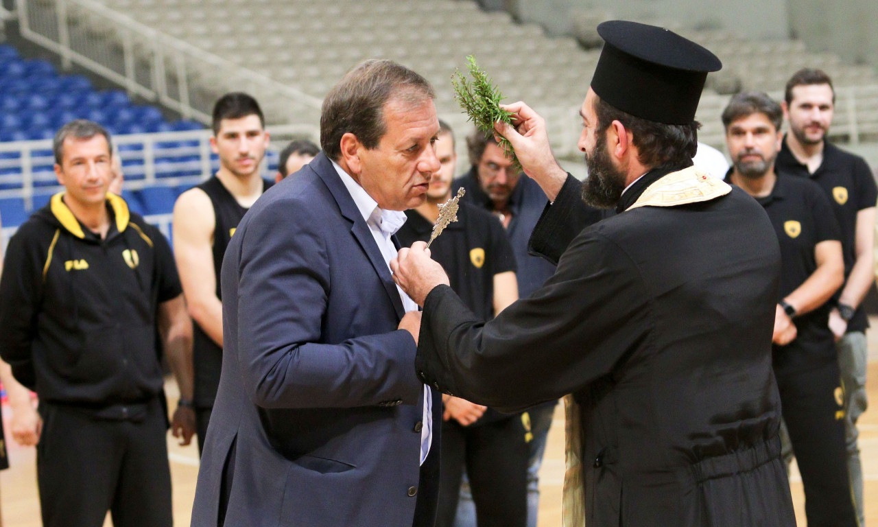 ΑΕΚ: Αγιασμός παρουσία Αγγελόπουλου (photos)