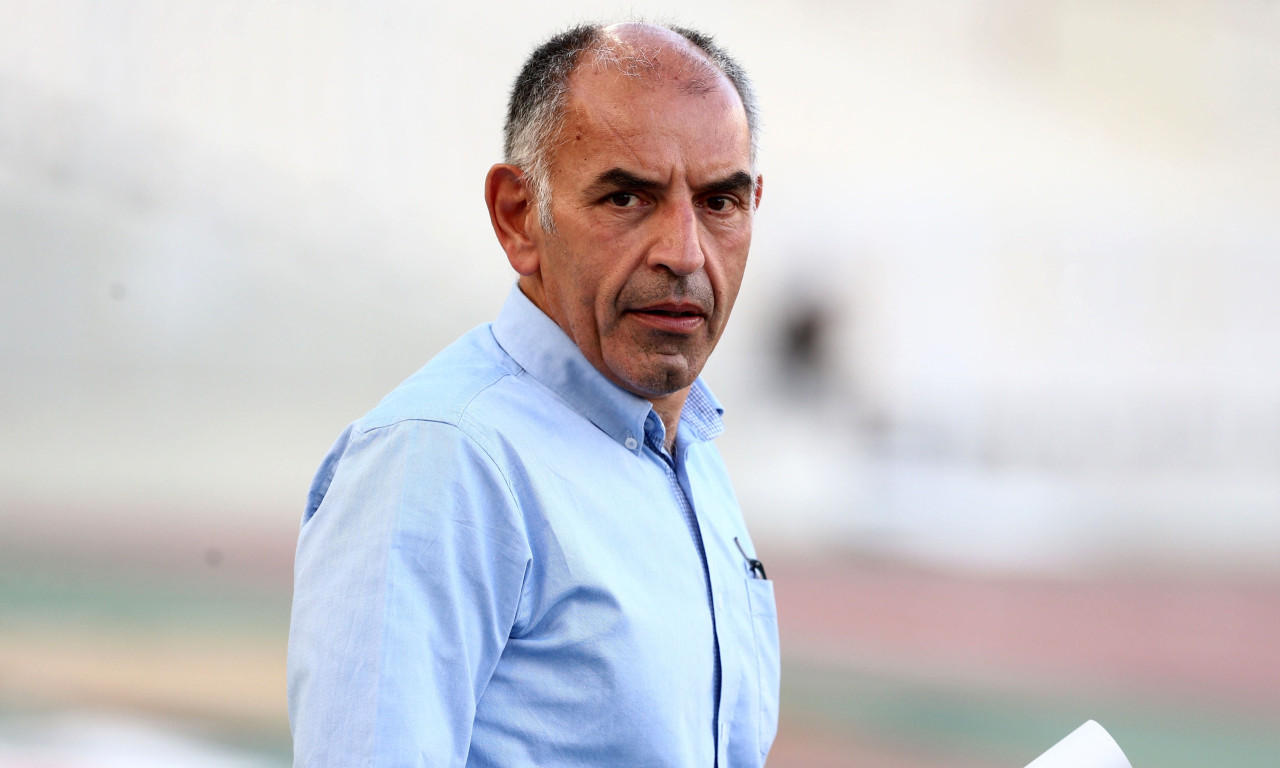 Λεβαδειακός: Τέλος οι Φαράντος, Καζναφέρης