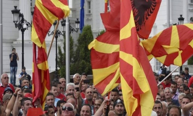Εδώ είναι Βαλκάνια! Γιατί οι Αλβανοί ψήφισαν μαζικά «Ναι» και οι Σλάβοι απείχαν στο δημοψήφισμα;