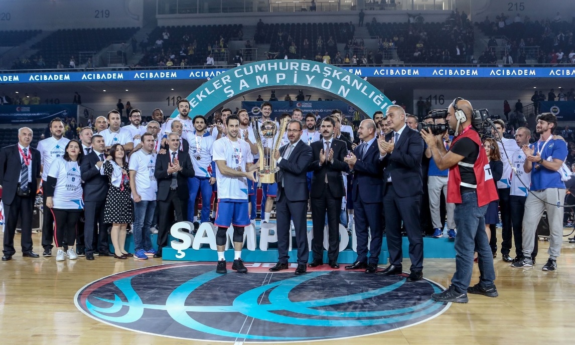 Στεφάνη ο εκπληκτικός Σλούκας και… κούπα η Εφές! (video)