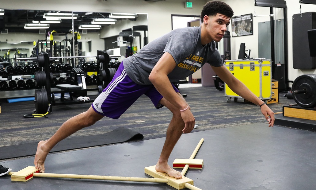 O Λόνζο Μπολ προφανώς ΔΕΝ «παίζει» γάμπες, μη γίνεις σαν τον Λόνζο Μπολ