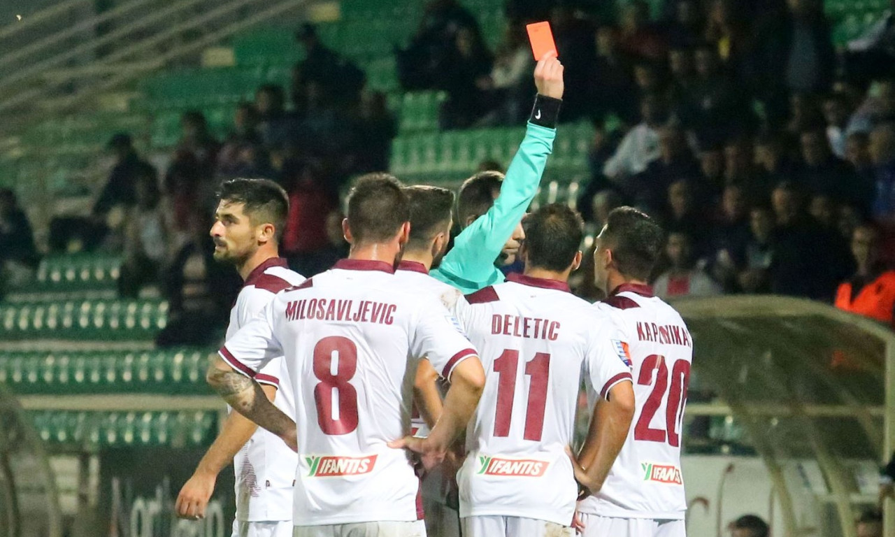 Έρχονται οι ξένοι και μας παίρνουν… τις σφυρίχτρες! (video)