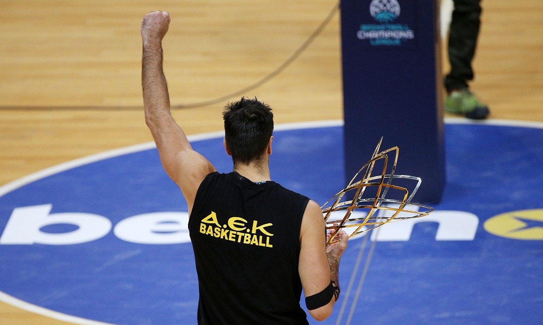 ΑΕΚ: Με το... τρόπαιο της κόντρα στη Χάποελ (photos)