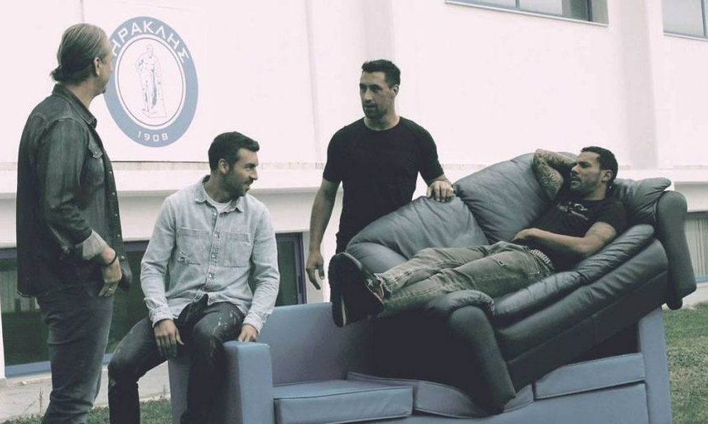 Σηκωνόμαστε όρθιοι και χειροκροτάμε τα μυαλά που κάνουν κουμάντο στον Ηρακλή